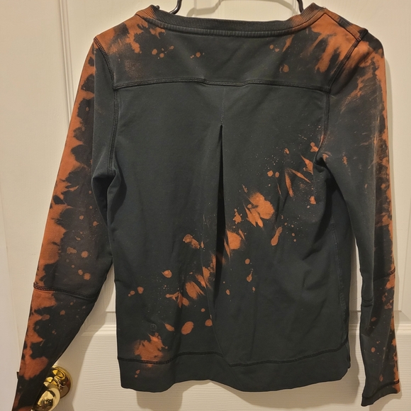 PTP Is 17"    Lulu's Black and Orange Tie-Dye Crew Neck Sweater - Picture 3 of 3